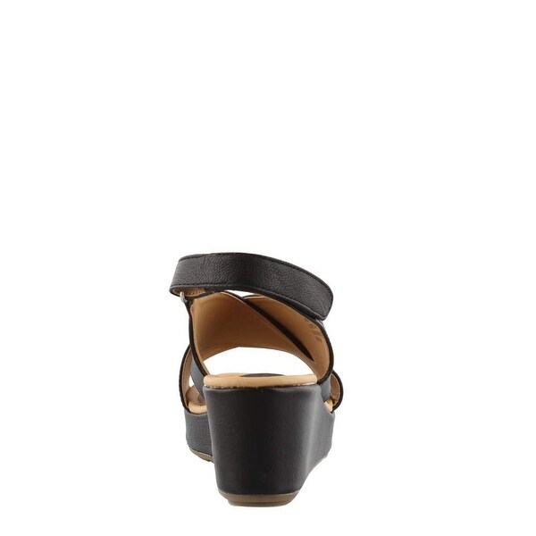 me too arena wedge sandal