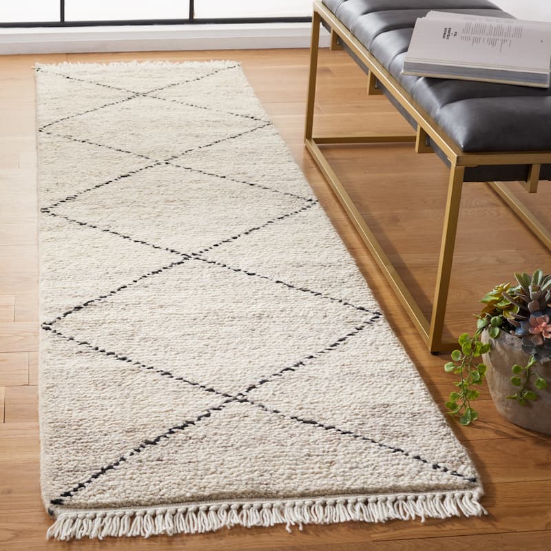 SAFAVIEH Hand-Knotted Casablanca Shag Misi Moroccan Wool Fringe Rug - 2'3" x 8' Runner - Ivory/Black