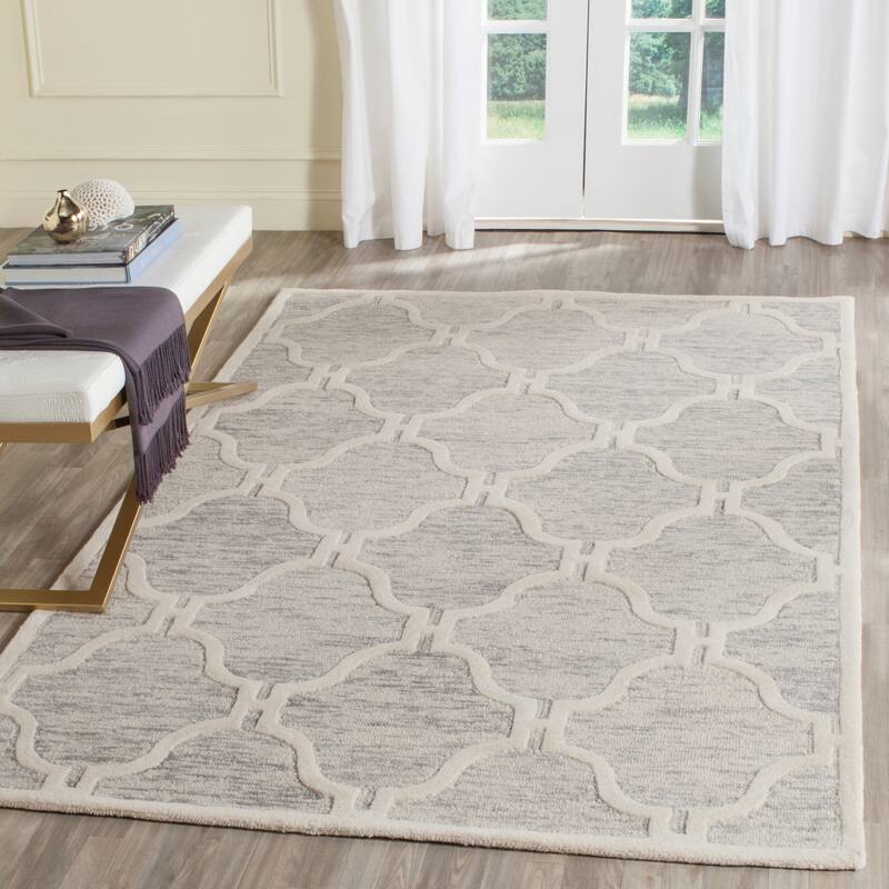 SAFAVIEH Handmade Cambridge Tilli Modern Wool Rug - 4' x 6' - Light Grey/Ivory