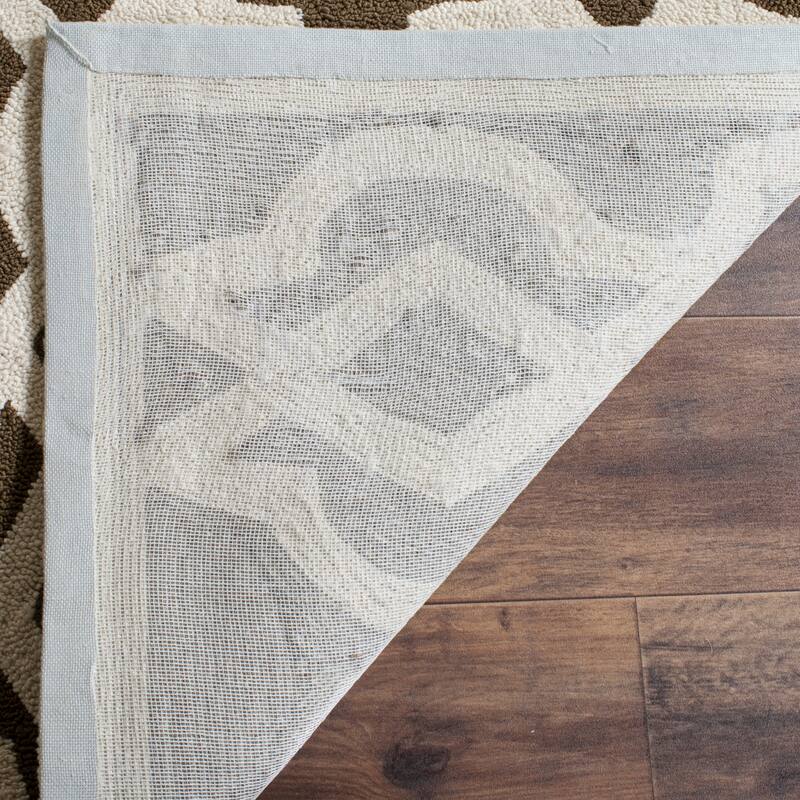 SAFAVIEH Handmade Four Seasons Nahlah Floral Rug