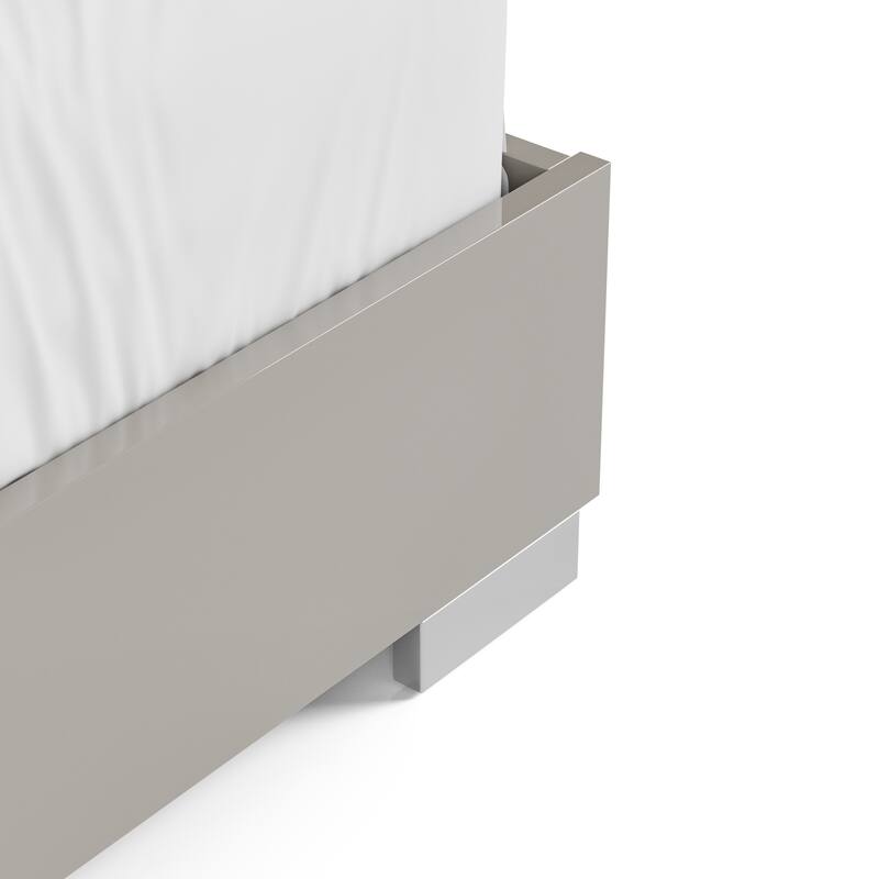 Furniture of America Erina Modern Glossy 2-Piece Panel Bed and Nightstand Set