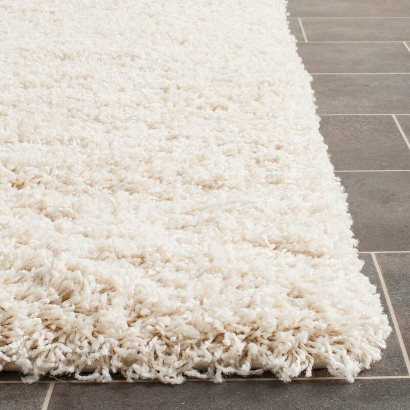 SAFAVIEH Laguna Shag Verdiana Solid Color 2-inch Thick Rug.