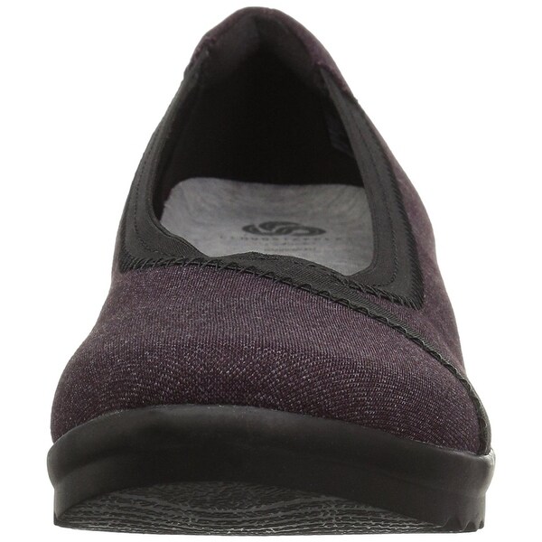 clarks closed toe wedges