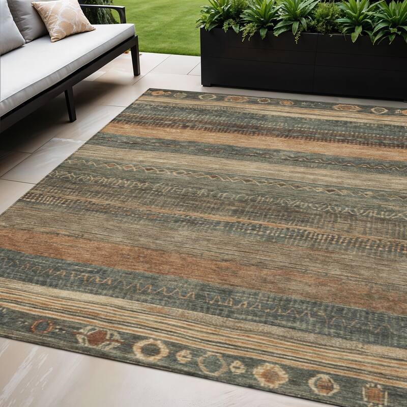 HomeRoots Aztec Transitional Rectangle Outdoor Rug - 5' X 8'