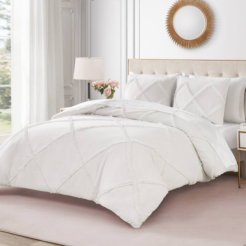 Juicy Couture Diamond Ruffle Reversible Comforter Set - White - Queen