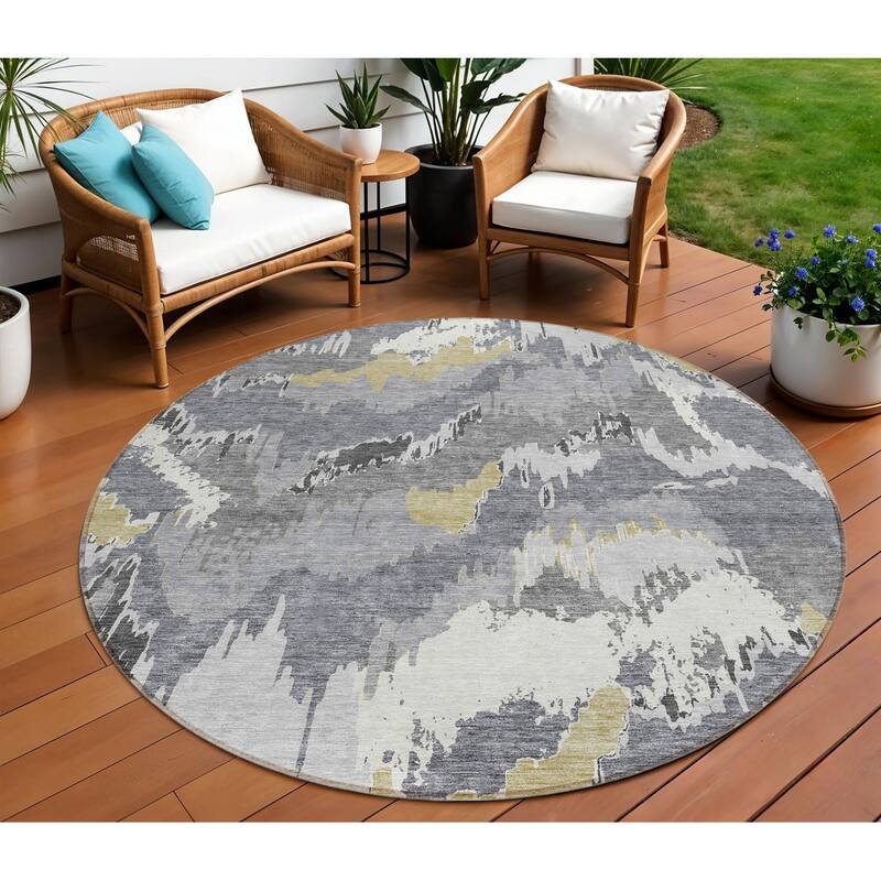 HomeRoots Abstract Transitional Rectangle Outdoor Rug - 8' Round