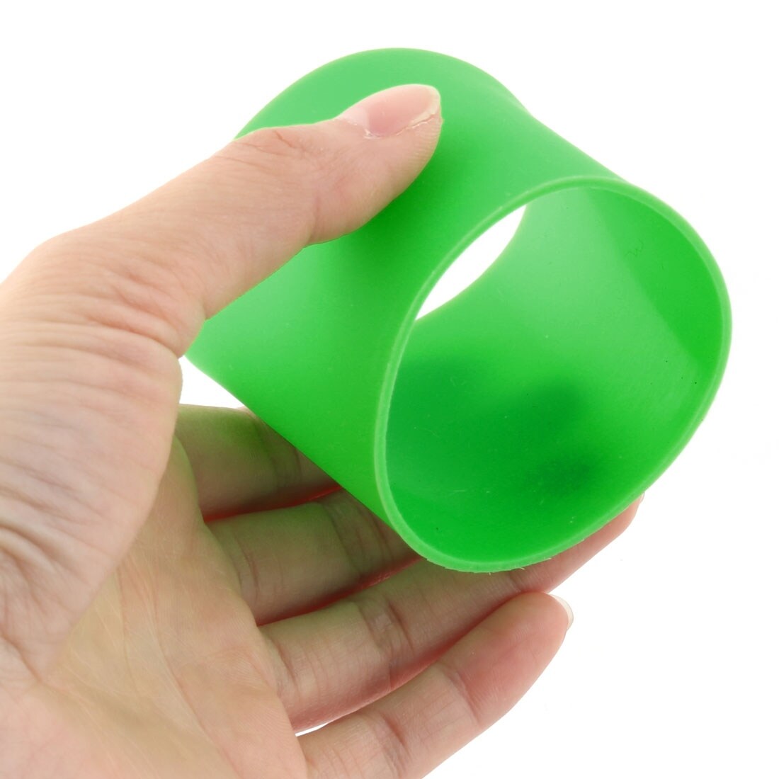 https://ak1.ostkcdn.com/images/products/is/images/direct/5c0ded92cdbab3dc14850c48ea8ebedb923afe8f/Silicone-Expandable-Reusable-Heat-Resistant-Glass-Bottle-Mug-Cup-Sleeve-Green.jpg
