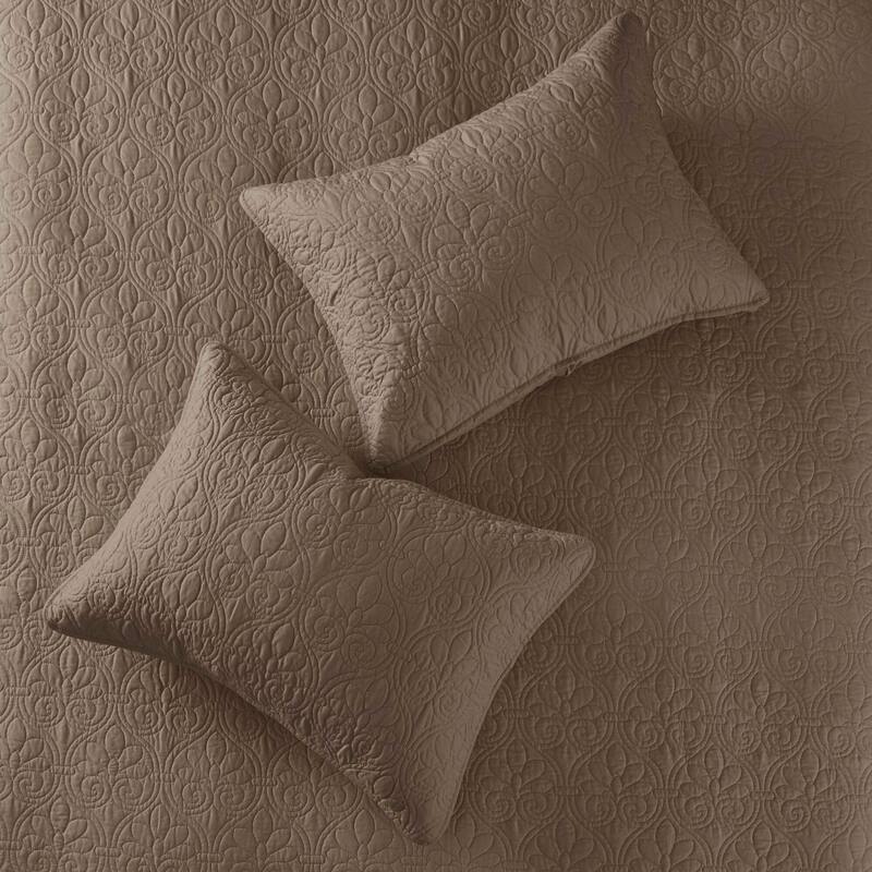 Madison Park Mansfield Reversible Oversized 3-piece Solid Texture Bedspread Quilt Set with Matching Shams