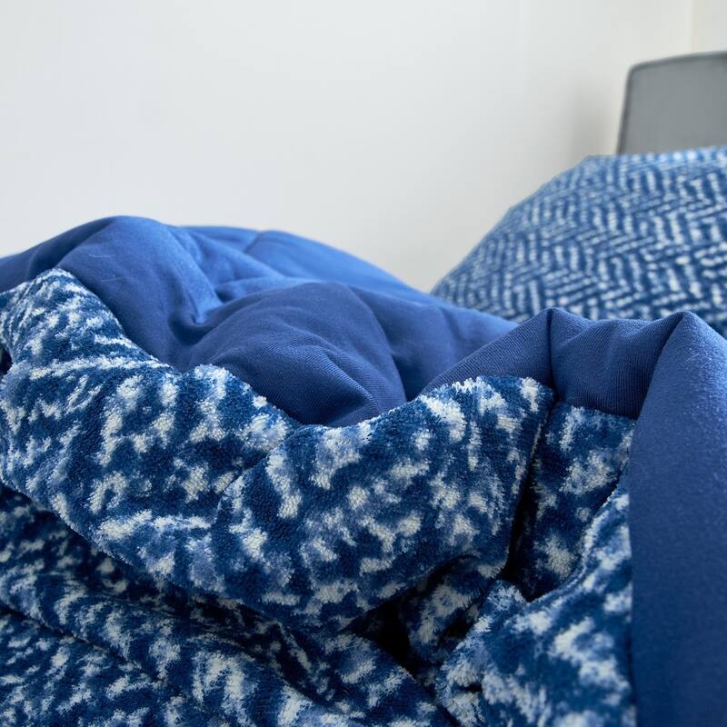 Peak of Cozy - Coma Inducer® Comforter - Navy Mix