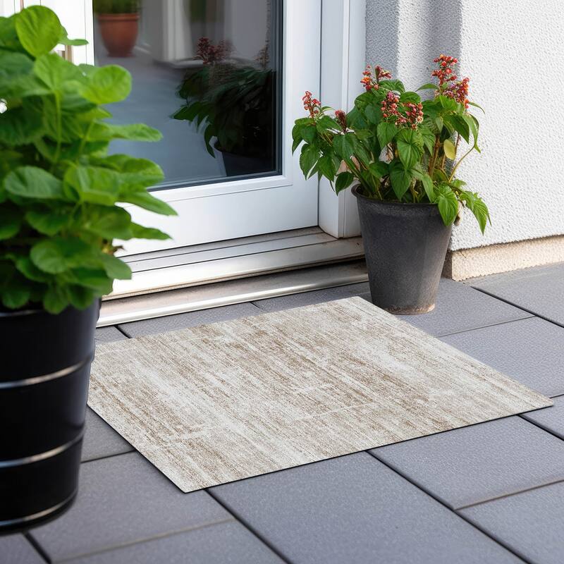 Machine Washable Indoor/ Outdoor Chantille Solid Ombre Rug - Beige - 1'8" x 2'6"