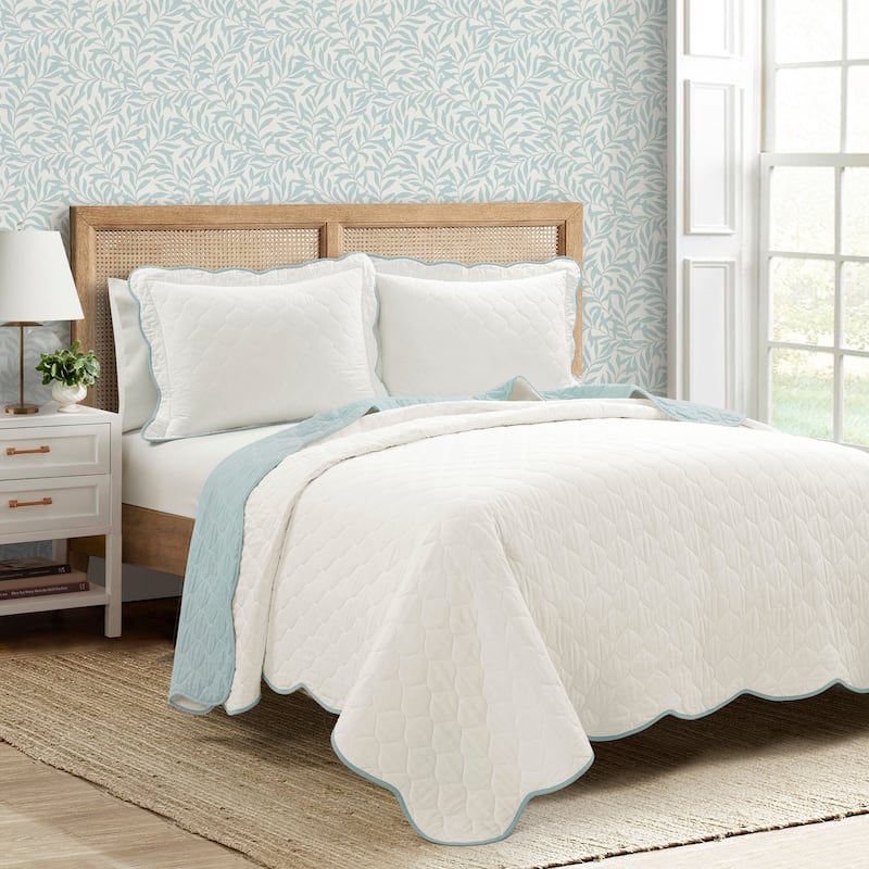 Lush Decor Coastal Chic Scallop Edge Reversible Quilt - Blue/White - King - Cal King