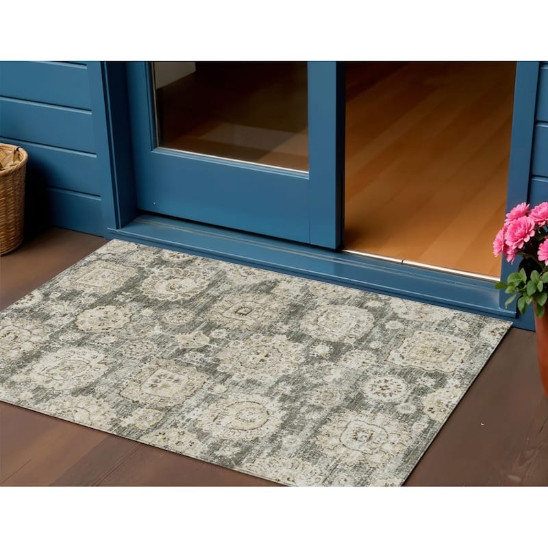 HomeRoots Floral Transitional Rectangle Outdoor Rug - 3' x 5'