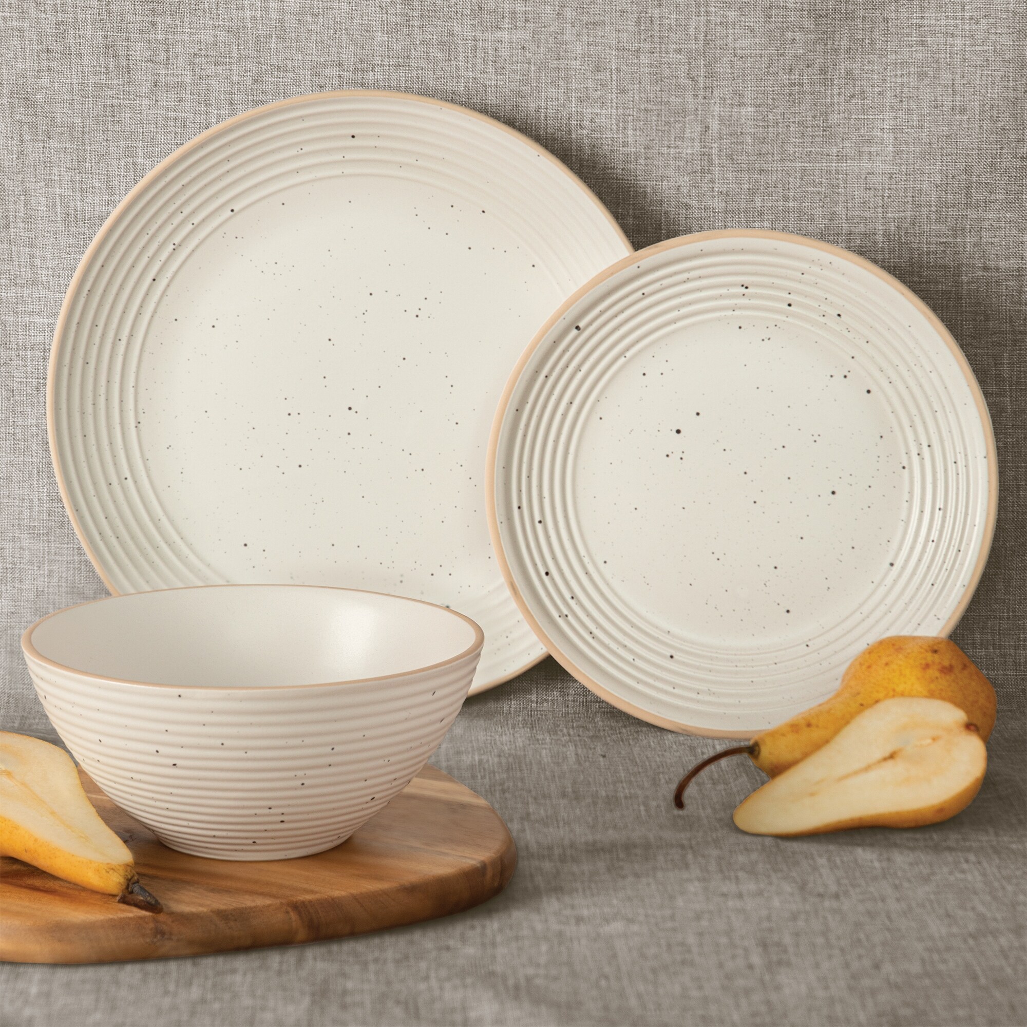 Set of dishes for 4 top
