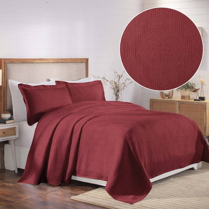 Superior Victory Cotton Matelasse Jacquard Medallion Scroll Bedspread Set - Garnet - Queen - 3 Piece
