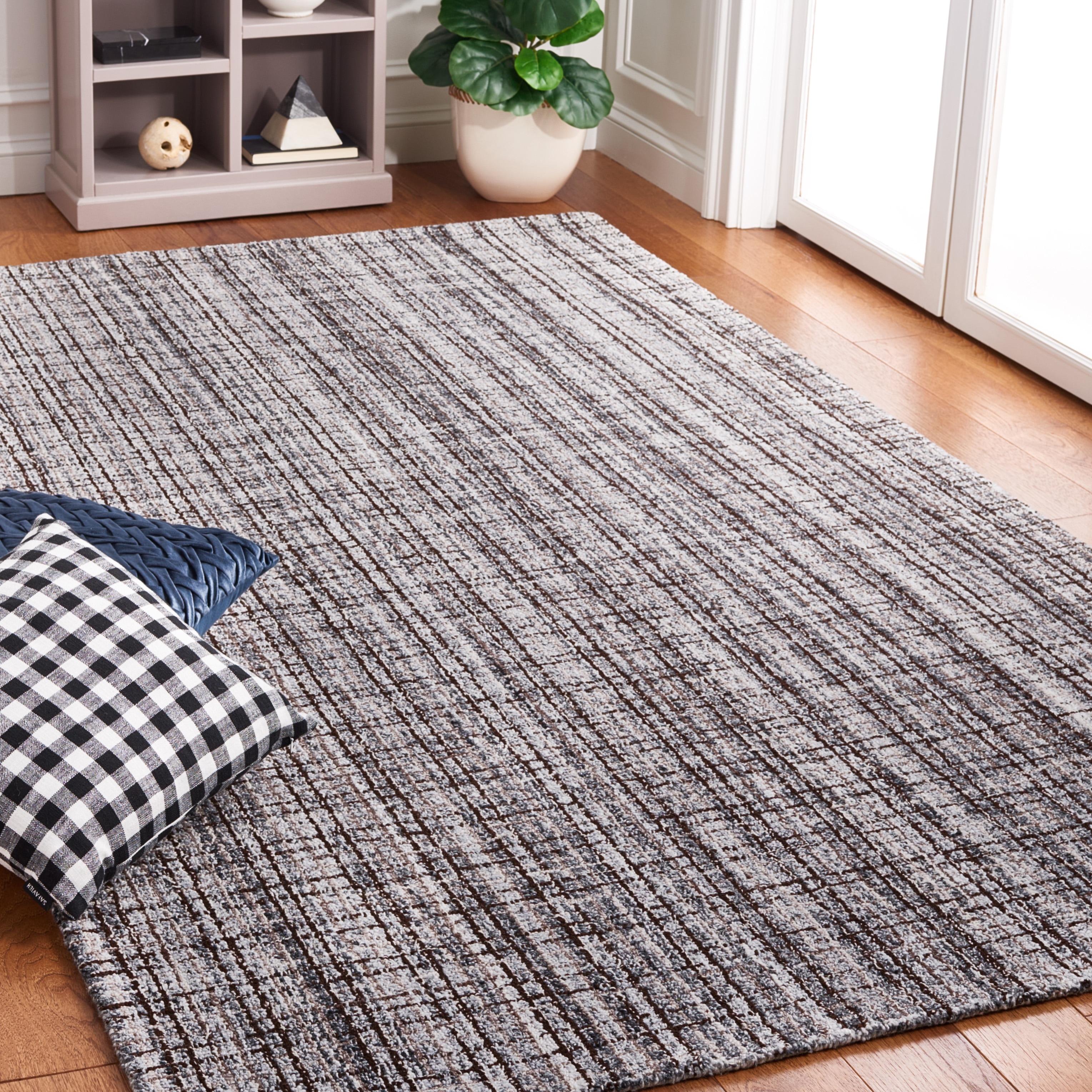 SAFAVIEH Handmade Abstract Necibe Modern Wool Rug