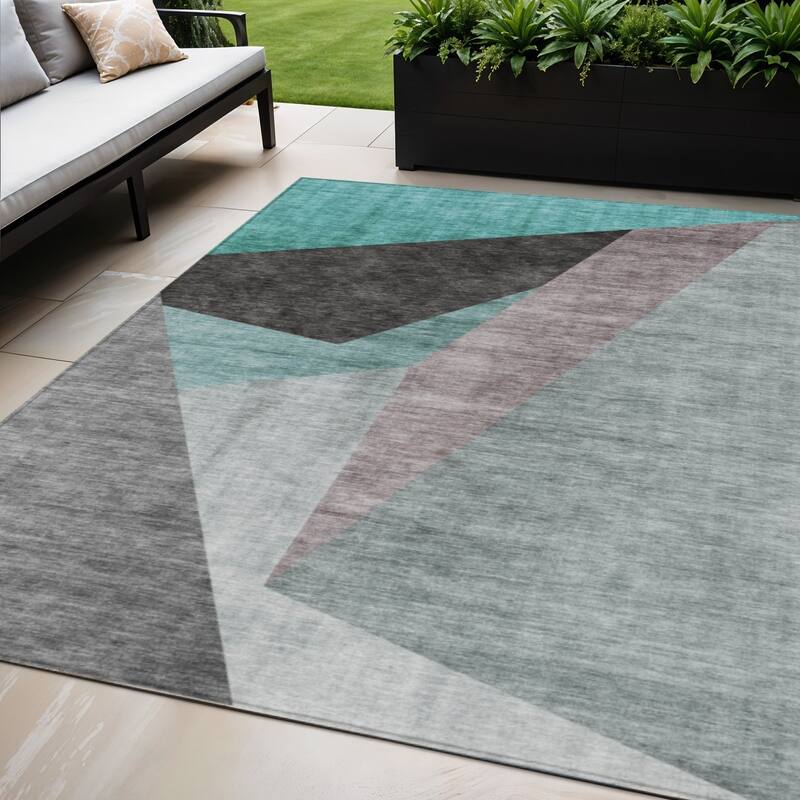 HomeRoots Abstract Transitional Rectangle Outdoor Rug - 5' X 8'