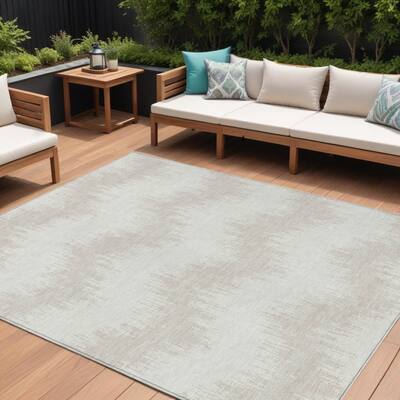 HomeRoots Chevron Transitional Rectangle Outdoor Rug