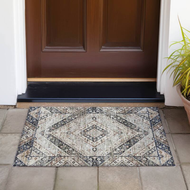 Machine Washable Indoor/Outdoor Traditional Ali Chantille Rug - Black - 1'8" x 2'6"