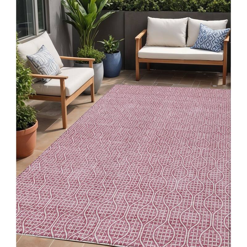 HomeRoots Geometric Transitional Rectangle Outdoor Rug - 5' X 8'