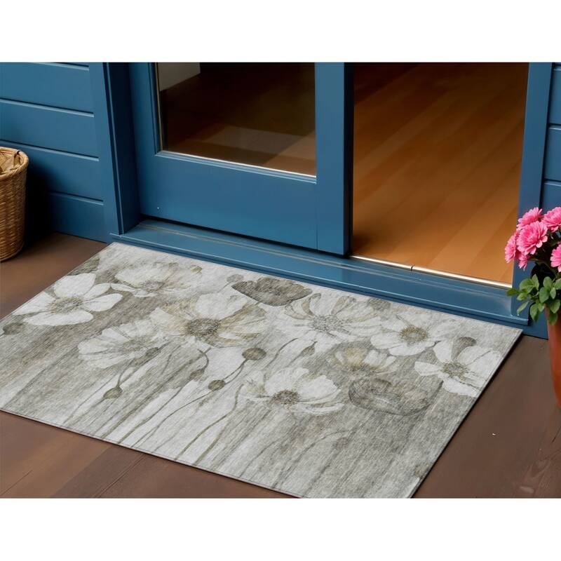 HomeRoots Floral Transitional Rectangle Outdoor Rug - 3' x 5'