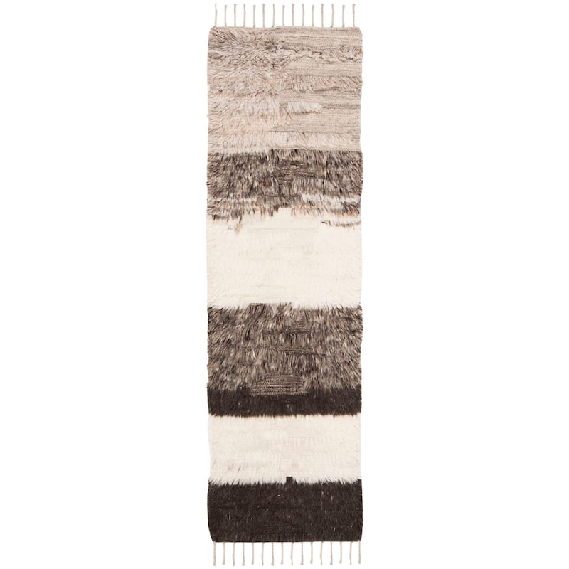 SAFAVIEH, Hand-knotted Kenya Kaushal Southwestern Tribal Wool Rug - 2'3" x 8' Runner - Ivory/Grey