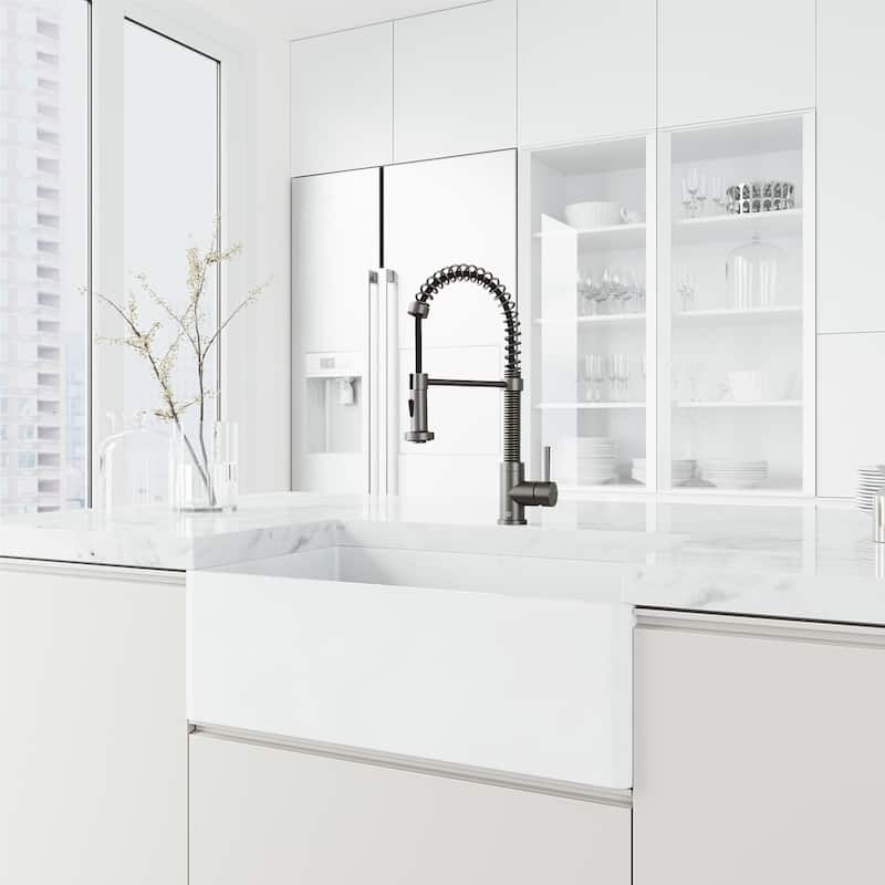 VIGO Edison 19" H Single Handle Pull-Down Sprayer Kitchen Faucet
