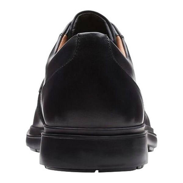 un tailor tie clarks
