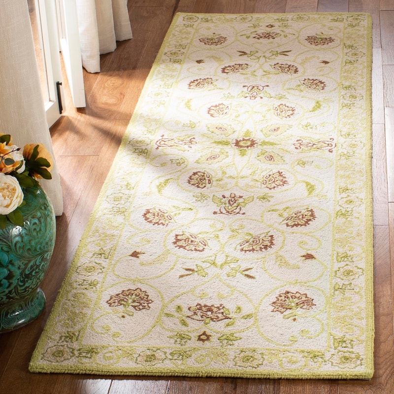 SAFAVIEH Handmade Chelsea Alecsandra French Country Wool Rug - 2'6" x 8' Runner - Ivory/Green