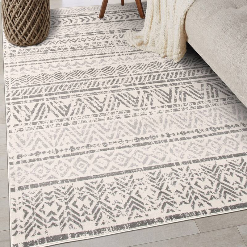 The Curated Nomad Midtown Geometric Distressed Bohemian Rug