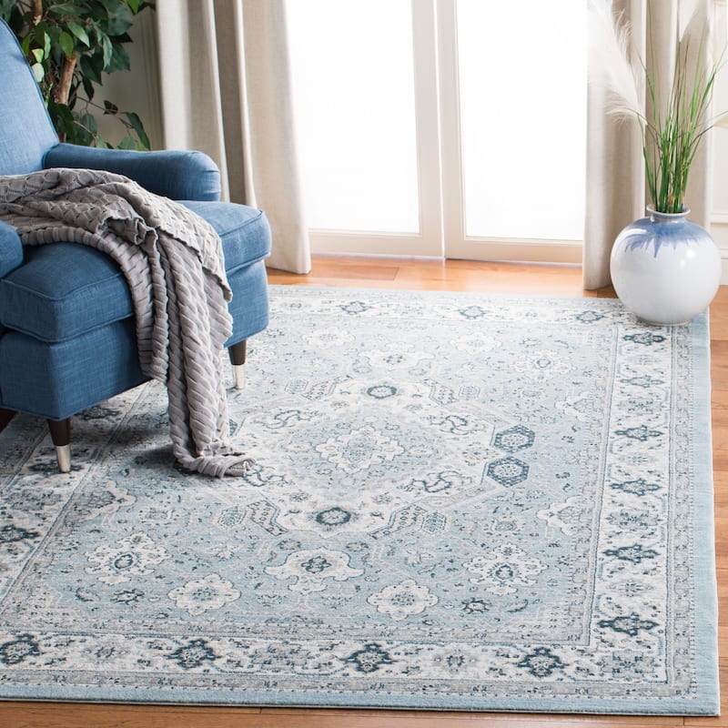 SAFAVIEH Isabella Minola Traditional Oriental Rug - 5'3" x  7'6" - Blue/Creme - Rectangle