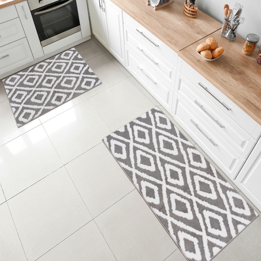 https://ak1.ostkcdn.com/images/products/is/images/direct/5c7a57640615ed9b2dc9c2fb665d855bae612a2b/Sofihas-2-Piece-Washable-Kitchen-Carpet-Sets-and-Mats-Non-Slip-Rubber-Backed.jpg
