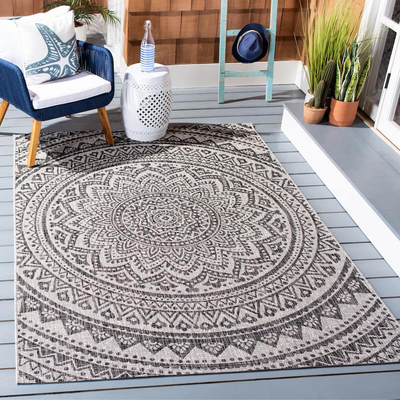 SAFAVIEH Courtyard Madelijne Indoor/ Outdoor Waterproof Patio Backyard Rug