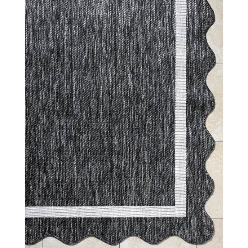 Livabliss Miami Beach Traditional Indoor / Outdoor Area Rug