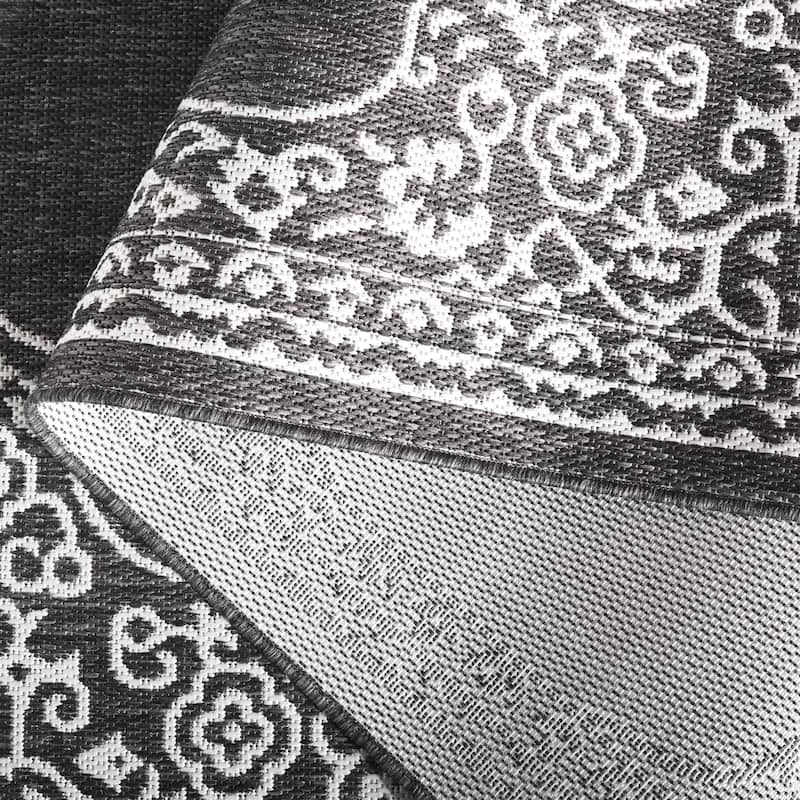 SAFAVIEH Beach House Fetie Transitional Rug