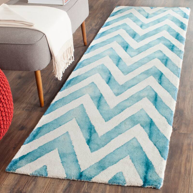 SAFAVIEH Dip Dye Erkhild Hand-tufted Wool Chevron Area Rug - 2'3" x 10' Runner - Ivory/Turquoise