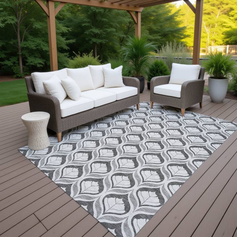 Machine Washable Indoor/ Outdoor Modern Trellis Chantille Rug