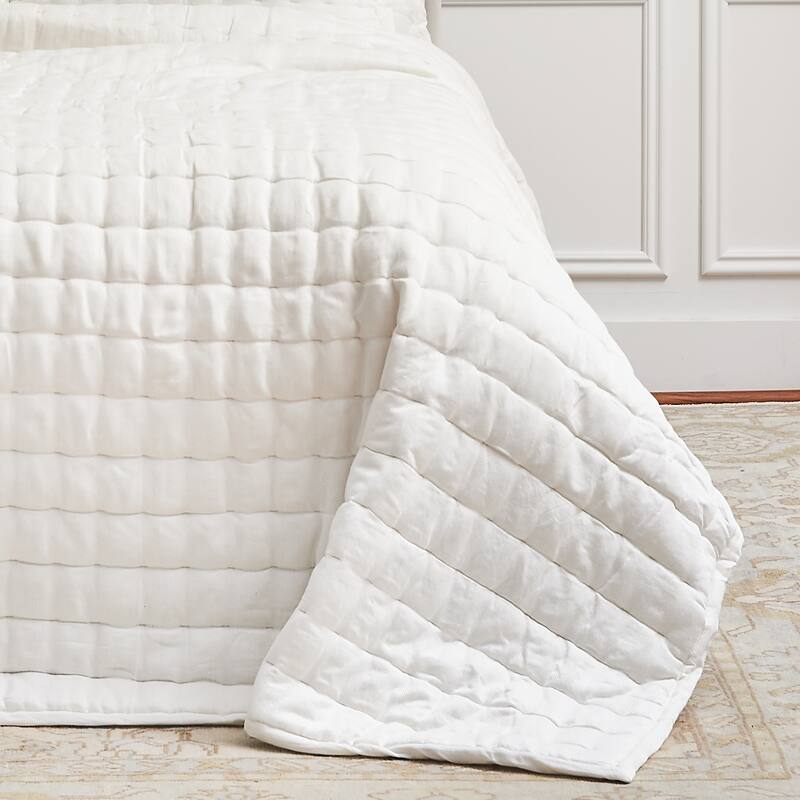 Tinsley Dove Queen Quilt