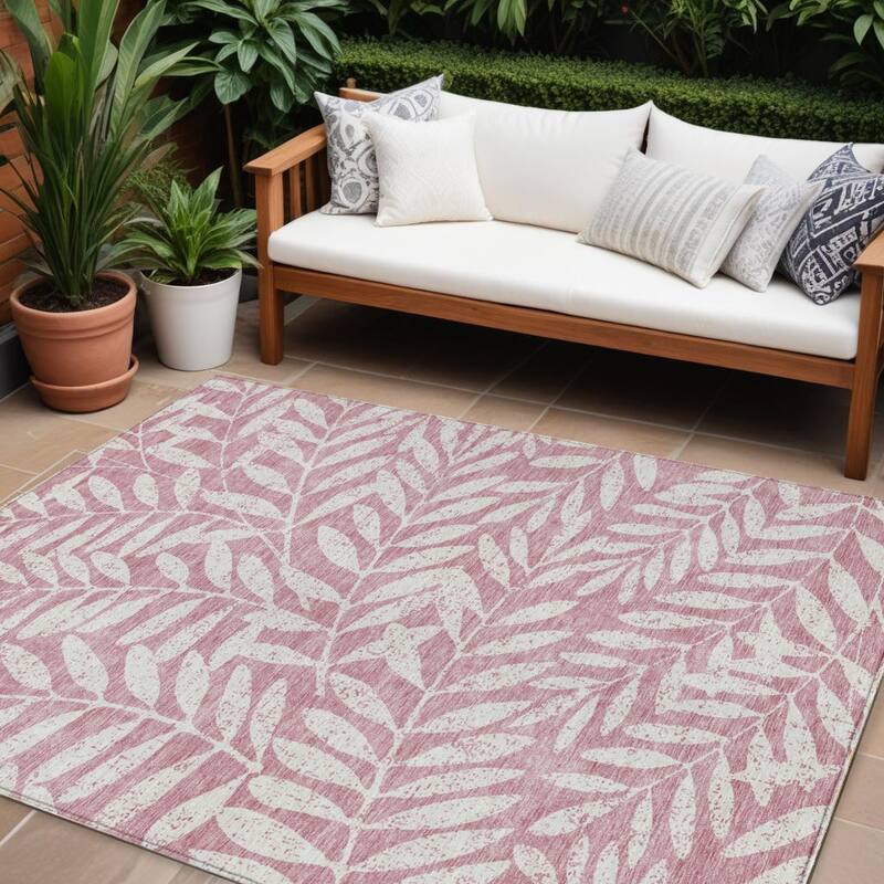 HomeRoots Floral Transitional Rectangle Outdoor Rug - 8' X 10'