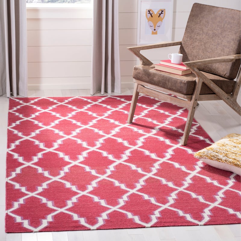 SAFAVIEH Handmade Flatweave Dhurries Gwendolene Modern Moroccan Wool Rug - 5' x 8' - Red/Ivory