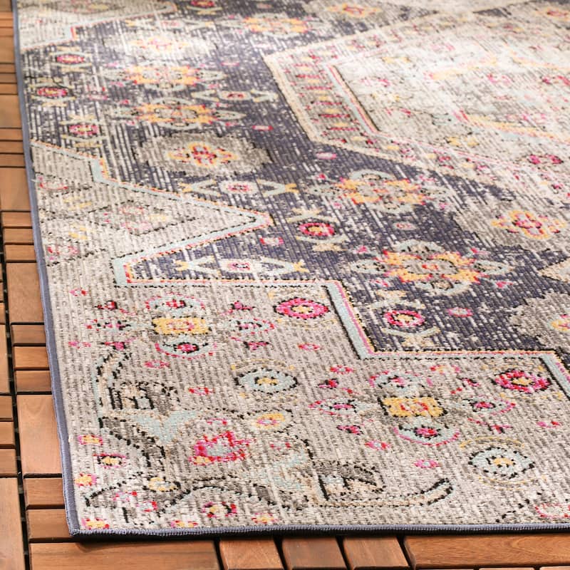 SAFAVIEH Montage Sunhild Indoor/ Outdoor Waterproof Patio Backyard Rug