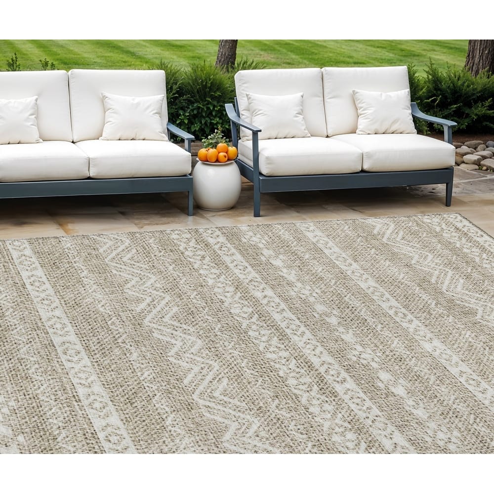 HomeRoots Southwestern Transitional Rectangle Outdoor Rug