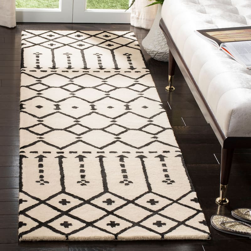 SAFAVIEH Handmade Himalaya Parasols Modern Wool Rug - 2'3" x 12' Runner - Ivory/Black