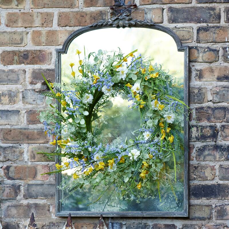 Mixed Daisy and Lavender Spring Artificial Wreath - 22" - White and Green