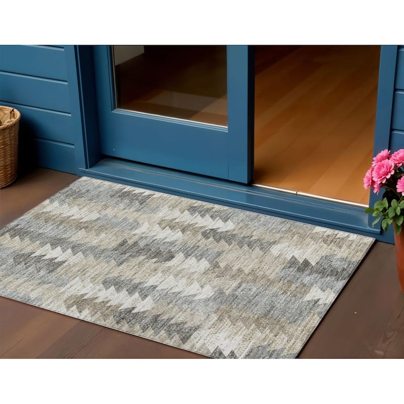 HomeRoots Geometric Transitional Rectangle Outdoor Rug - 3' x 5'