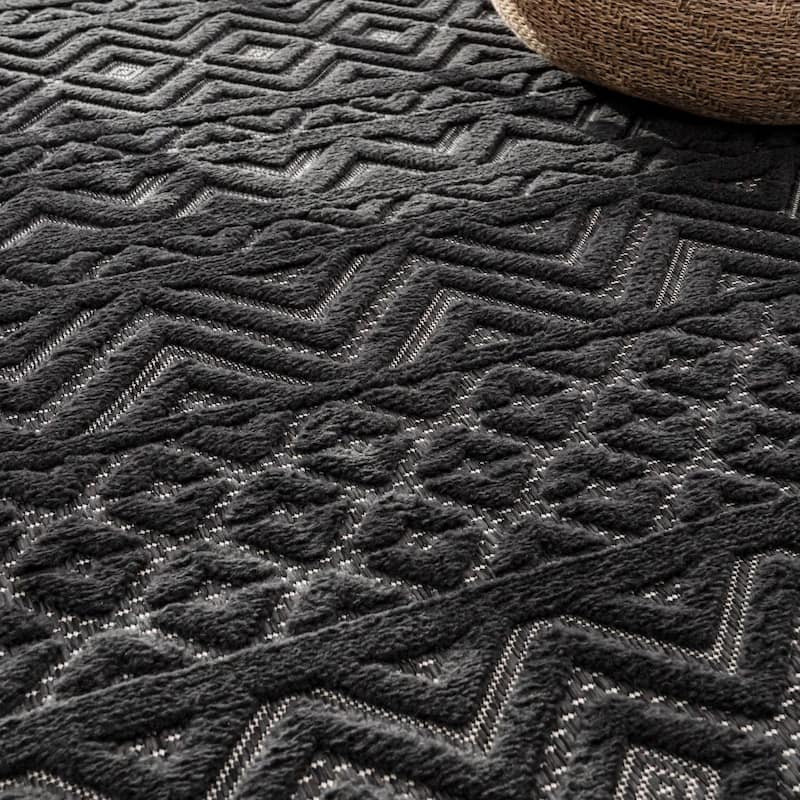 Indoor & Outdoor Rug With Boho Trellis High-Low Pattern
