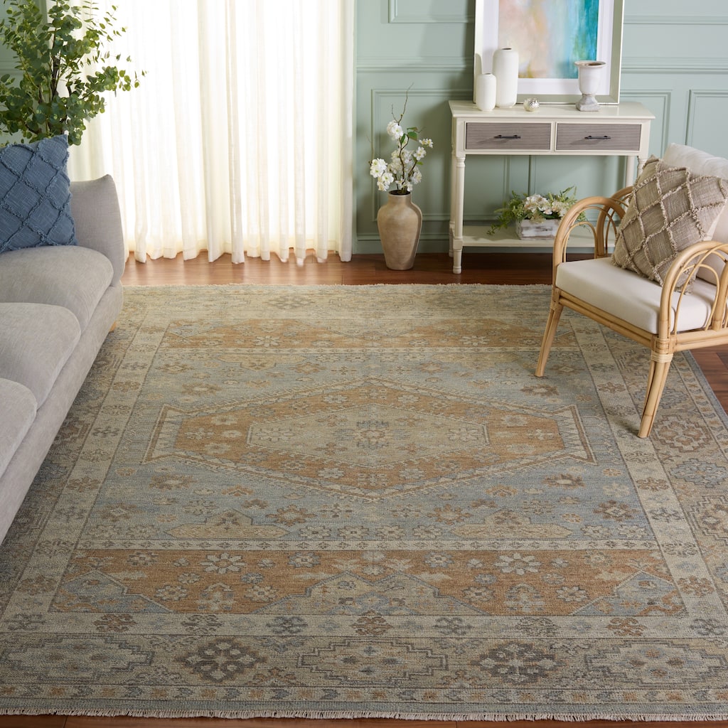 SAFAVIEH Hand-Knotted Izmir Iffat Wool Rug
