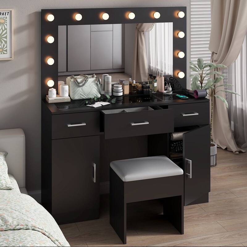 Bedroom makeup vanity set with 3 drawers