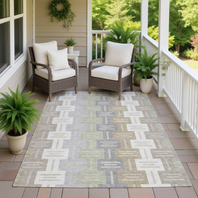 Machine Washable Indoor/ Outdoor Modern Wamego Chantille Rug