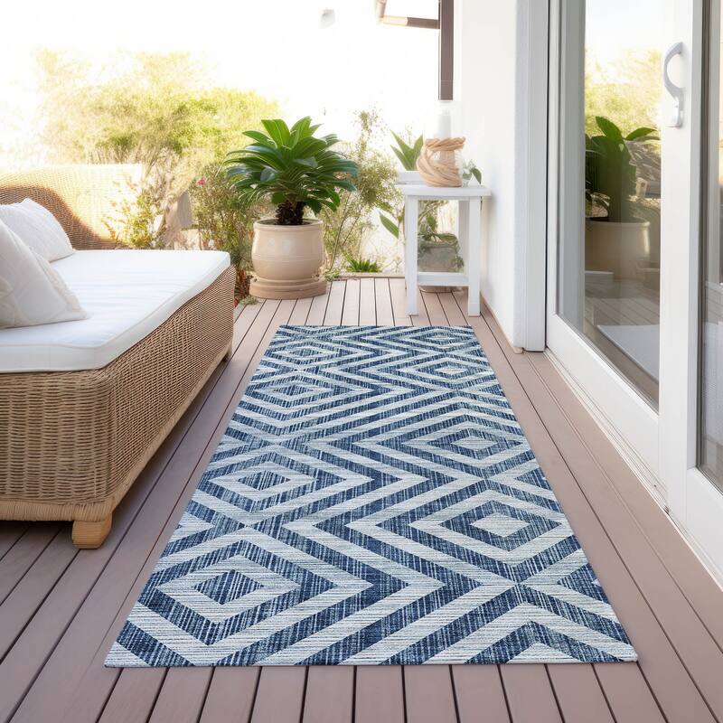 Machine Washable Indoor/ Outdoor Chantille Diamond Geo Rug - Navy - 2'3" x 7'6"