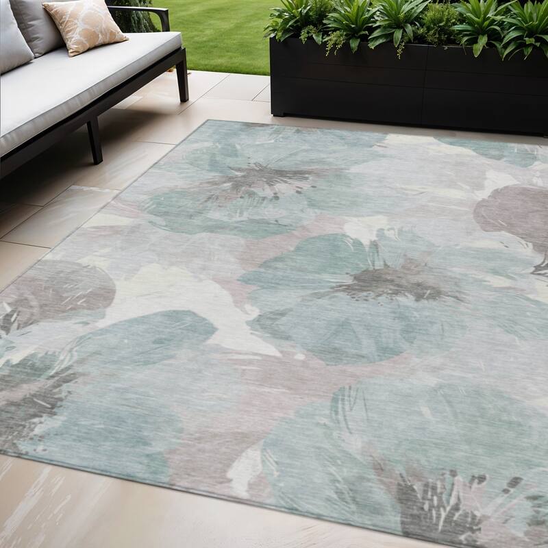 HomeRoots Floral Transitional Rectangle Outdoor Rug - 5' X 8'